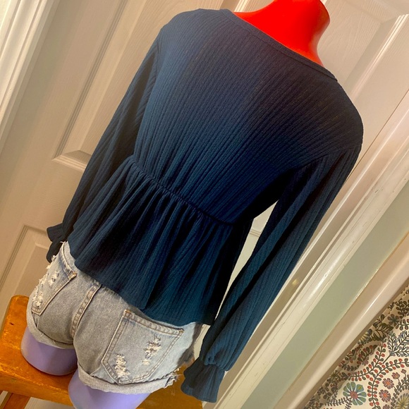 PINK LILY Green Top - Picture 8 of 14